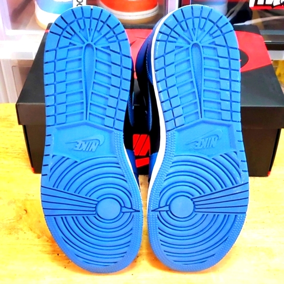 Nike Air Jordan 1 - Picture 5 of 6